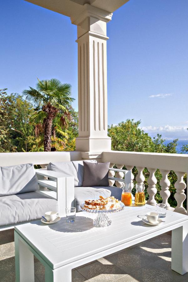Deluxe Beachfront Apartment Klara, Lovran Eksteriør bilde