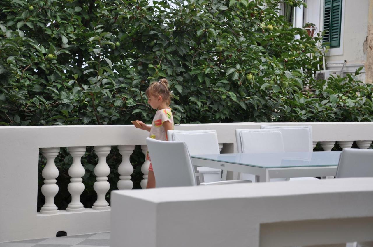 Deluxe Beachfront Apartment Klara, Lovran Eksteriør bilde